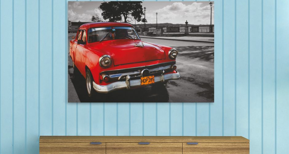 VINTAGE - Vintage κόκκινο αυτοκίνητο στη Κούβα