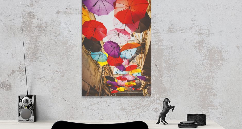 canvas - Στο δρόμο με τις πολύχρωμες ομπρέλες