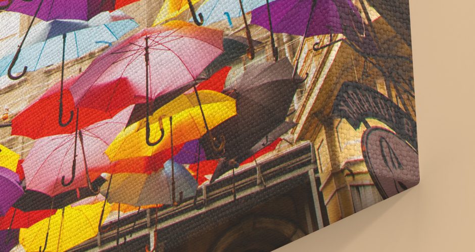 canvas - Στο δρόμο με τις πολύχρωμες ομπρέλες