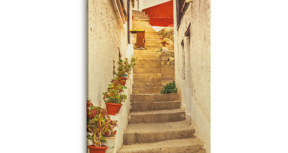 ΕΛΛΑΔΑ - Γραφικές σκάλες στο σοκάκι
