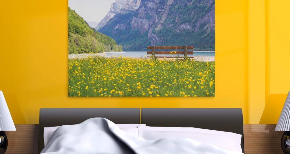 canvas - Μια λίμνη στις ηλιόλουστες υπέροχες Άλπεις