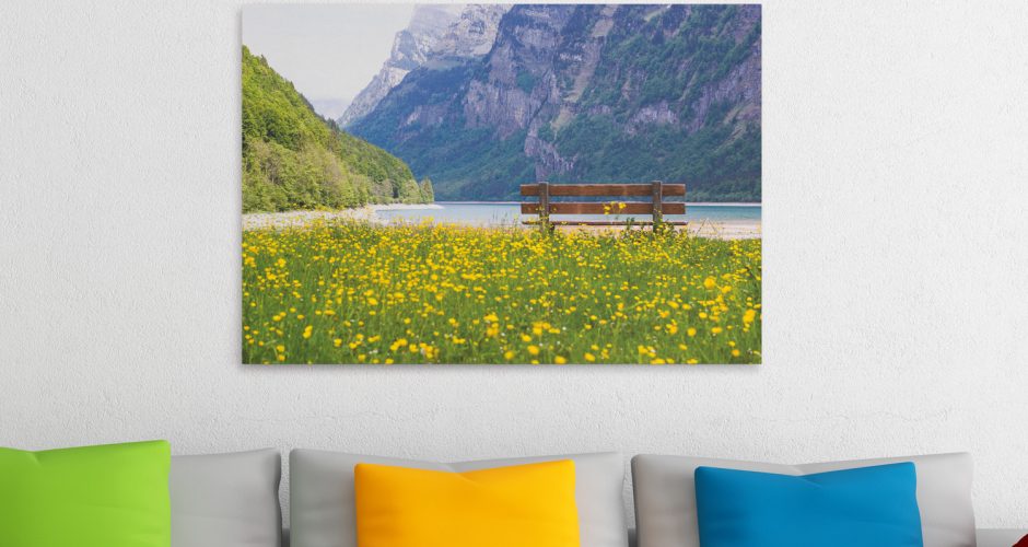 canvas - Μια λίμνη στις ηλιόλουστες υπέροχες Άλπεις