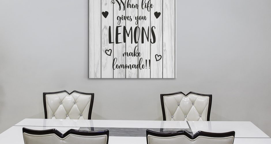 VINTAGE - Quote σε φόντο σανίδας - When life gives you lemons...